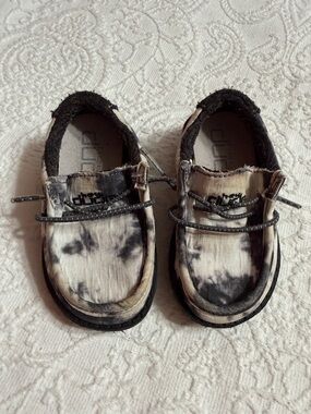 Hey Dude Size 6T Kids Wally Thunderstruck Tie-Dye Moccasins